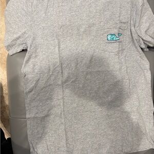 Vineyard Vines Men’s Light Gray Tee with Blue Logo
